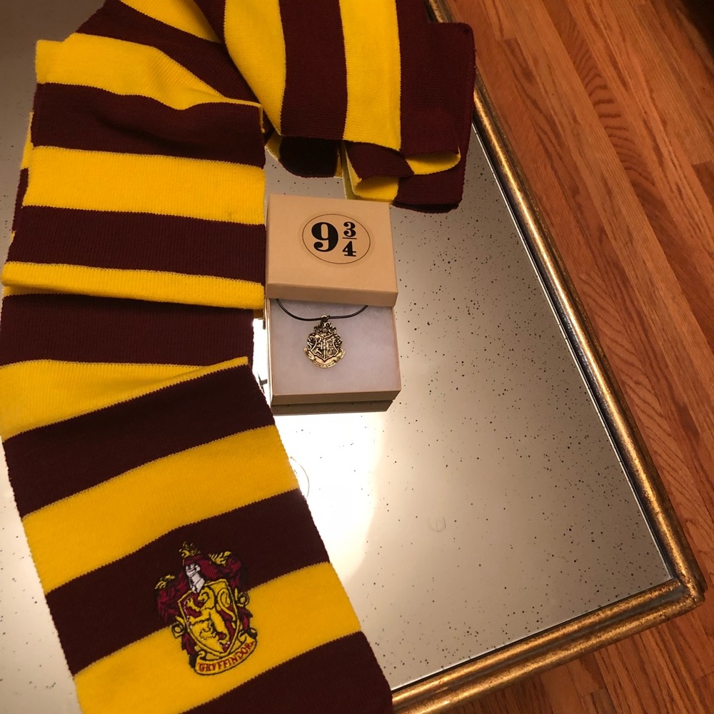 Harry Potter scarf and necklace together